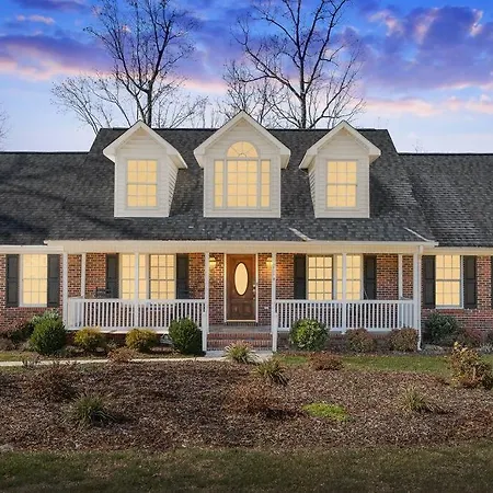 Fantastic Cottage With Big Backyard Near The City Greensboro Exterior photo