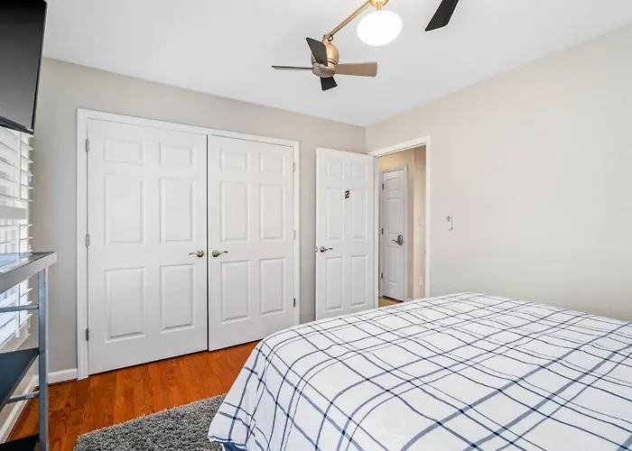 Fantastic Cottage With Big Backyard Near The City