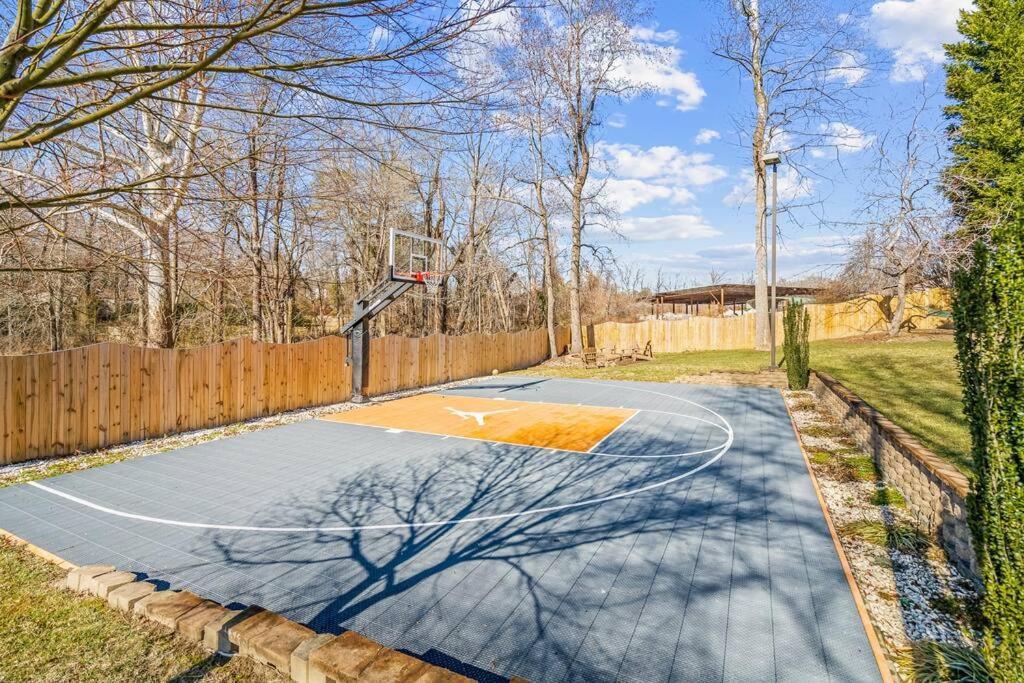 Fantastic With Big Backyard Near The * Greensboro