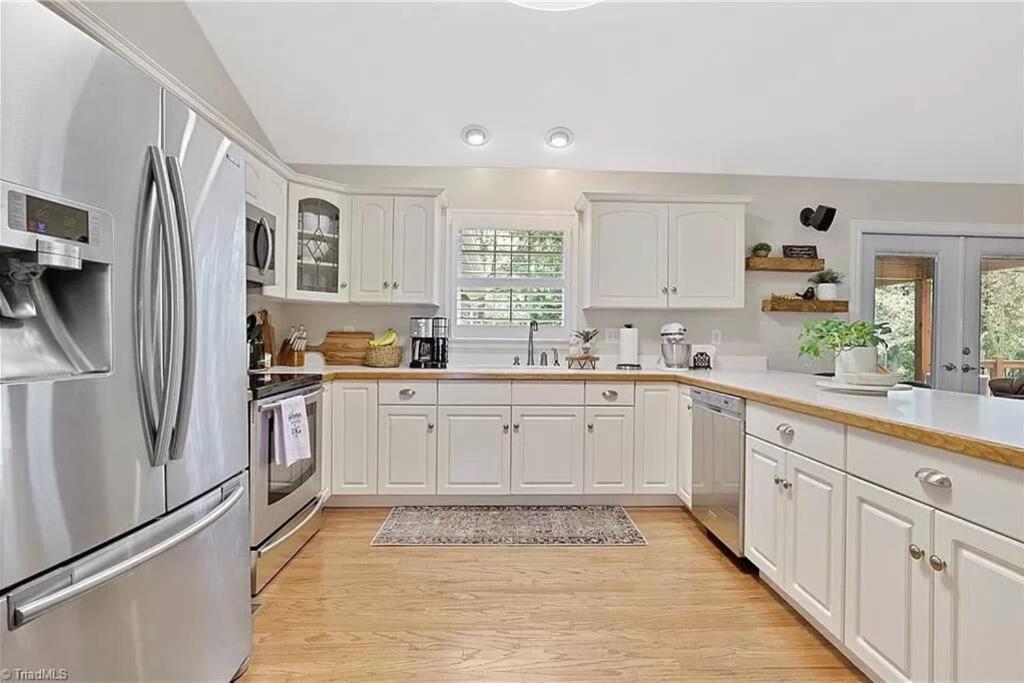 Fantastic With Big Backyard Near The * Greensboro