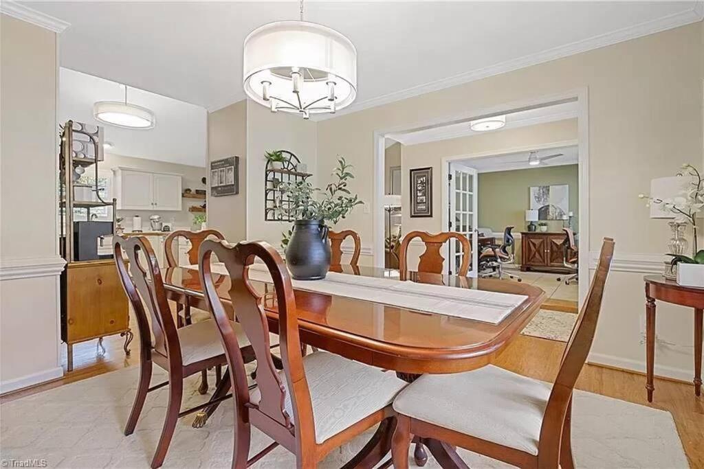 Fantastic With Big Backyard Near The Greensboro