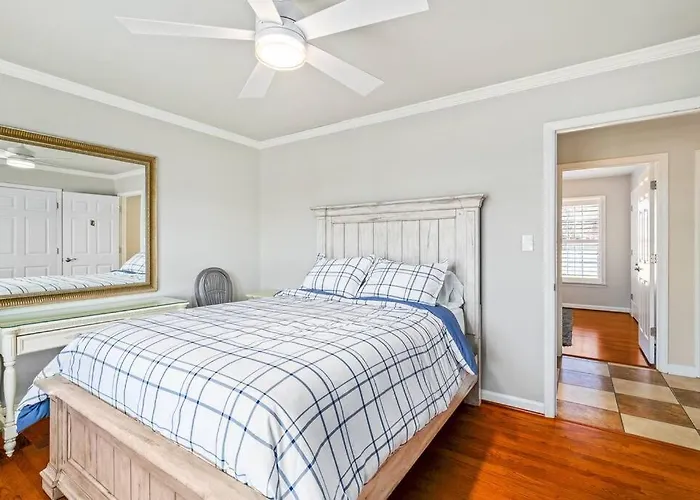 Fantastic Cottage With Big Backyard Near The City