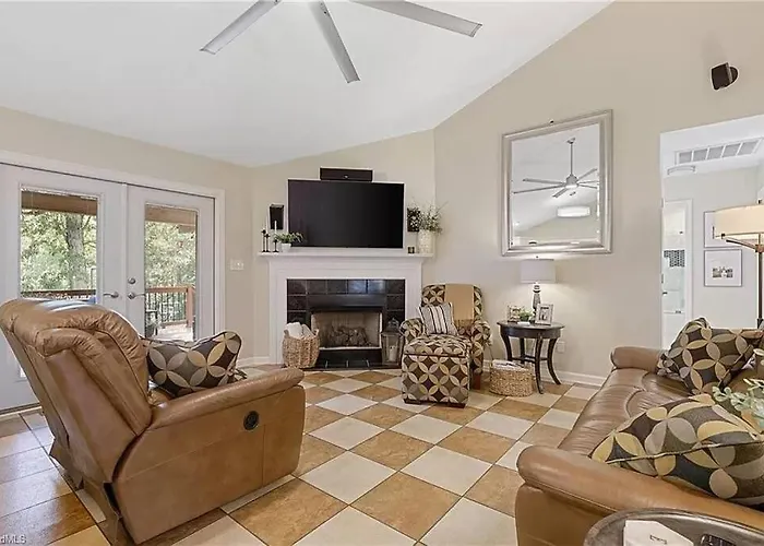 Fantastic Cottage With Big Backyard Near The City
