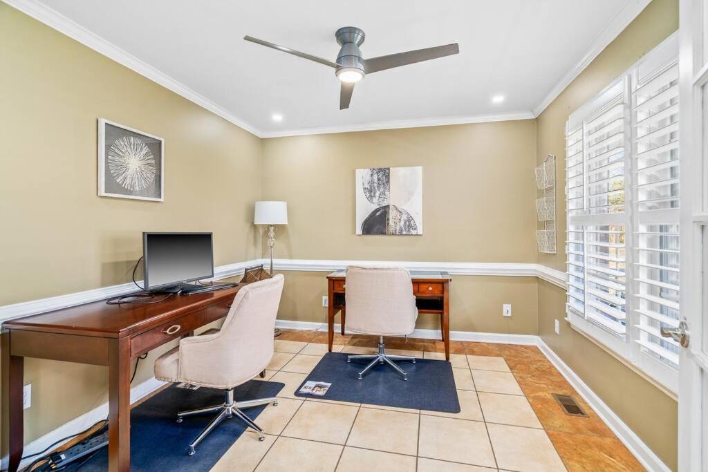 Fantastic With Big Backyard Near The Greensboro