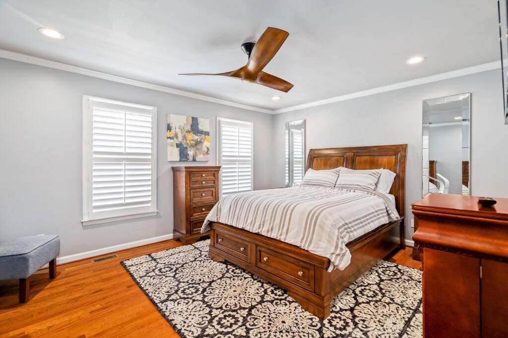 Fantastic With Big Backyard Near The Holiday home