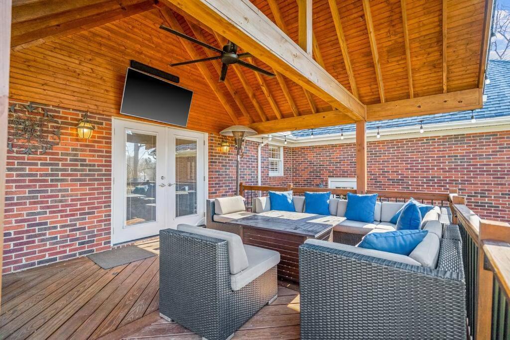 Holiday home Fantastic With Big Backyard Near The Greensboro
